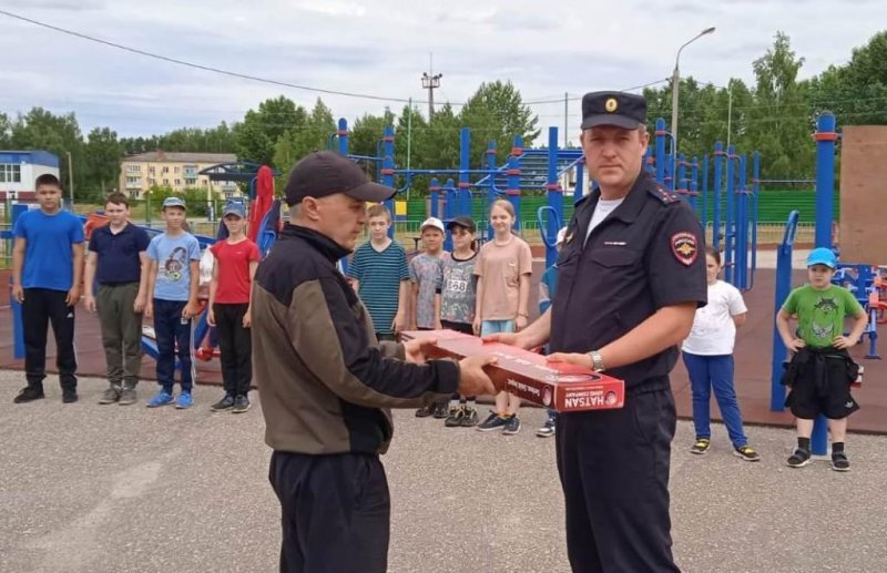 В Мордовии полицейские взяли шефство над подростками, отдыхающими в  спортивном лагере